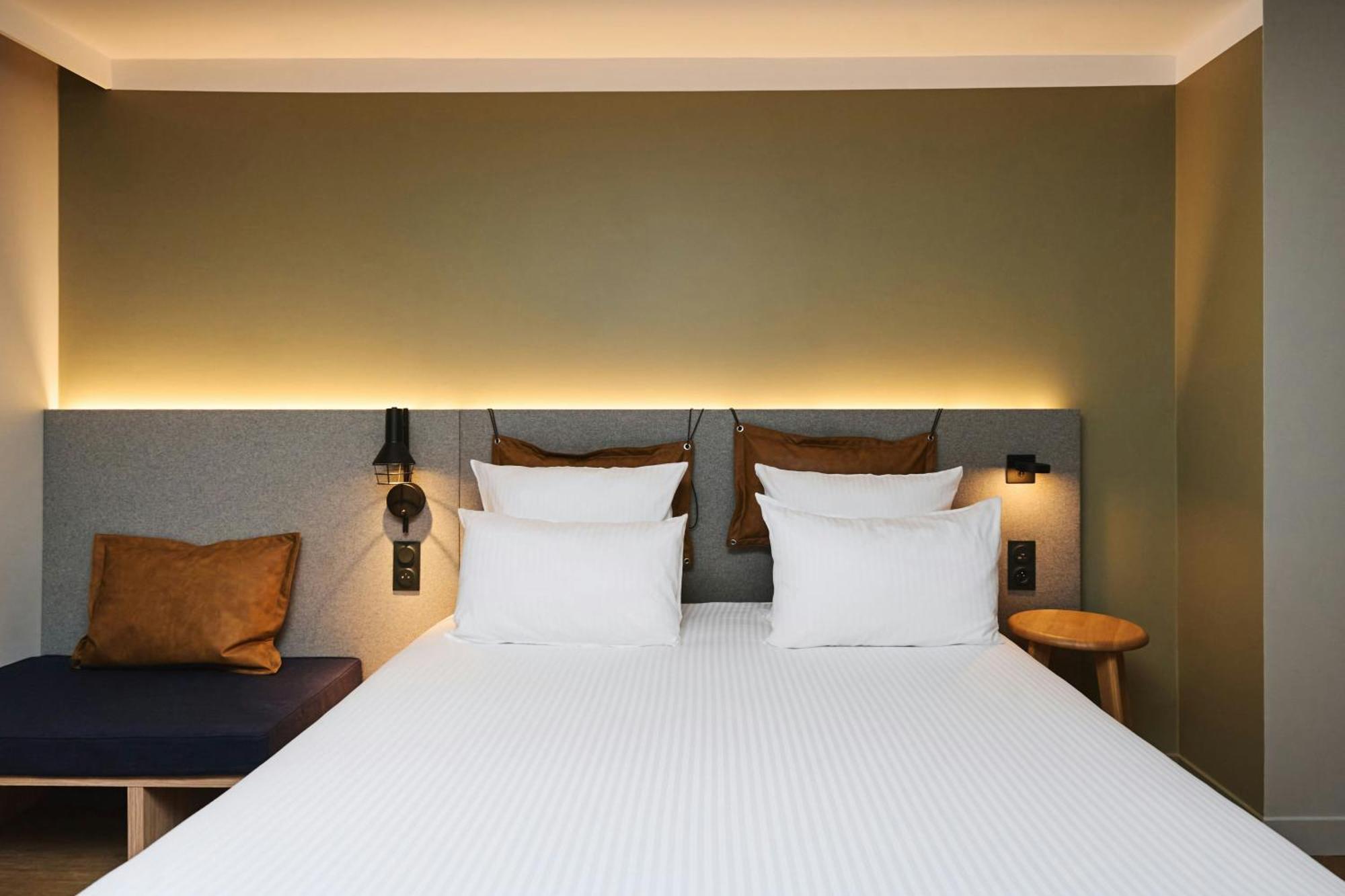 Moxy 3*